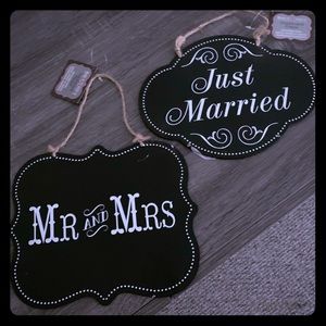 Mr. and Mrs. sign and Just Married sign 👰🏼🤵🏼